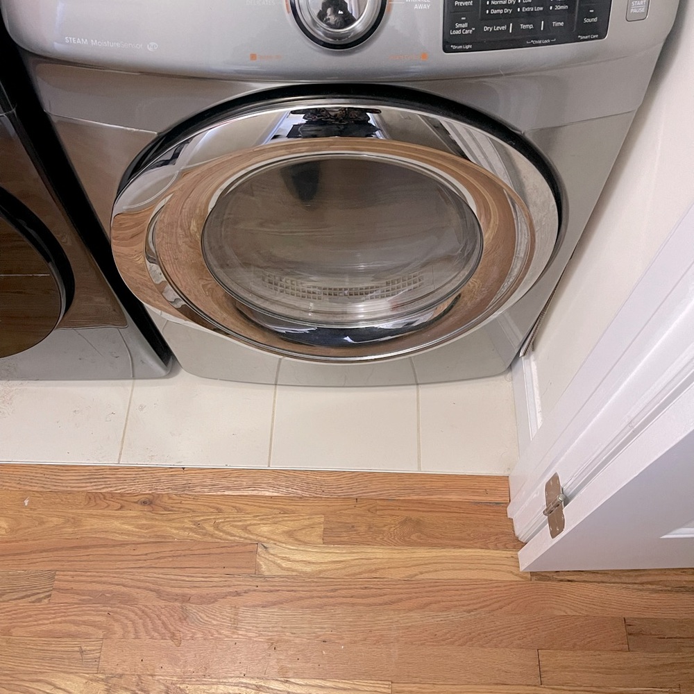 SAMSUNG DRYER 4 sale excellent in mint condition.Sold washer want to sell dryer